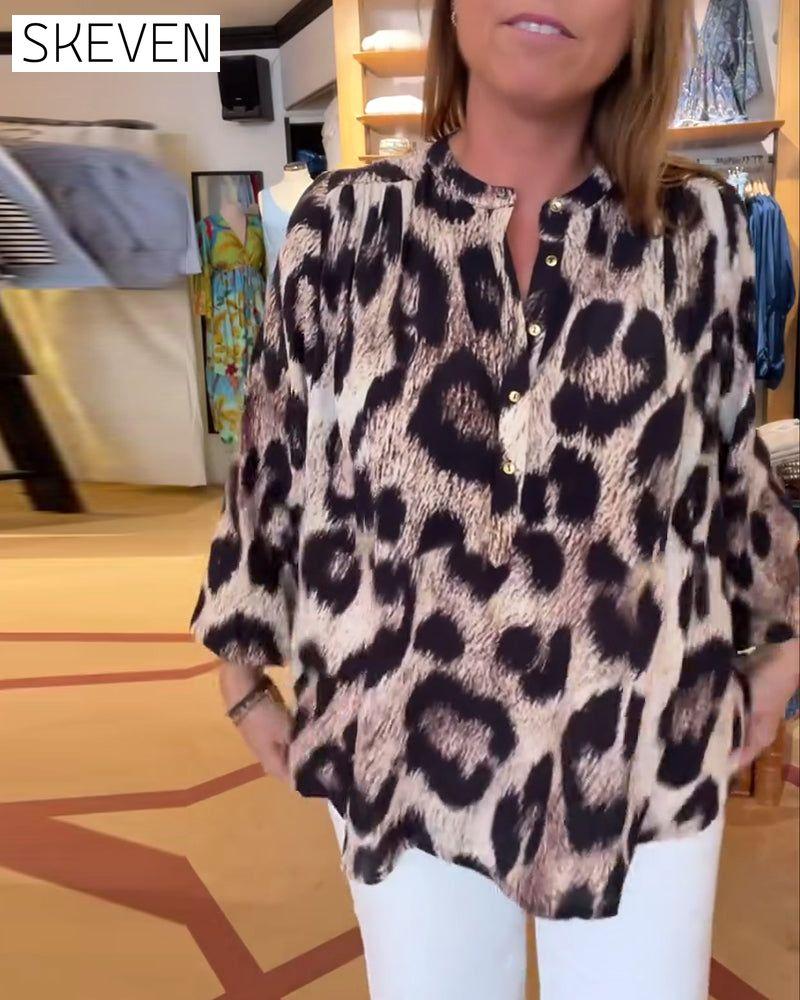 Lockere Bluse mit Leopardenmuster und halber Knopfleiste