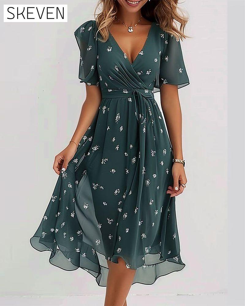 Elegantes bedrucktes Kleid mit Bindeband und V-Ausschnitt