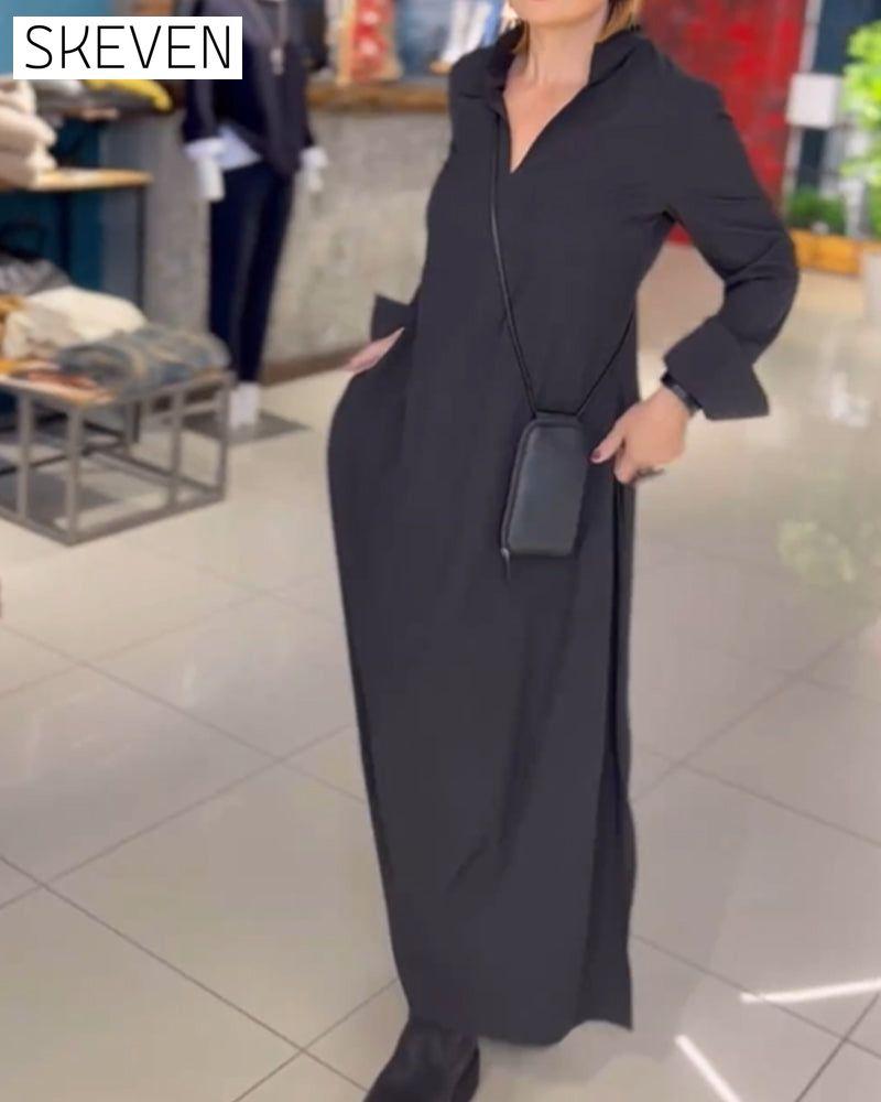 langes, locker sitzendes Kleid mit Seitenschlitz und Revers