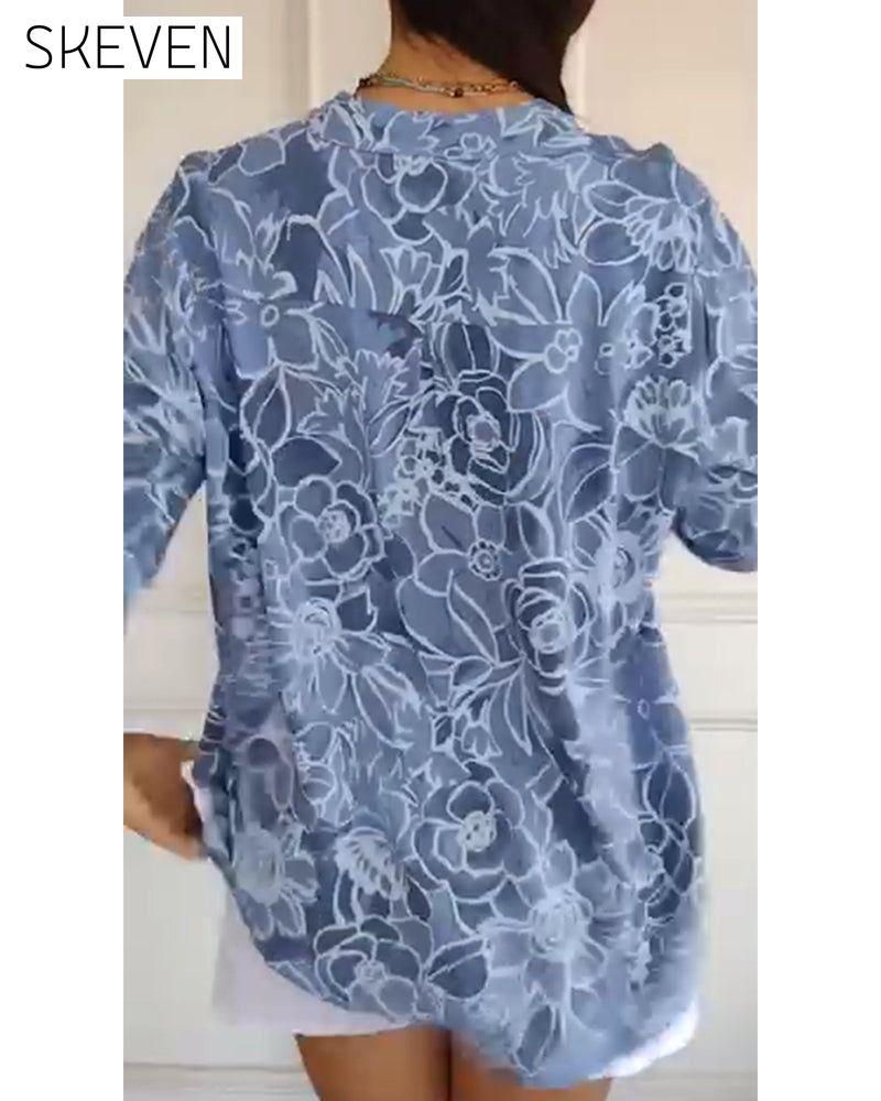 Bedruckte Bluse mit V-Ausschnitt und Knopfleiste
