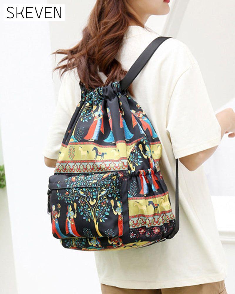 Schultertasche im Ethno-Stil mit Kordelzug