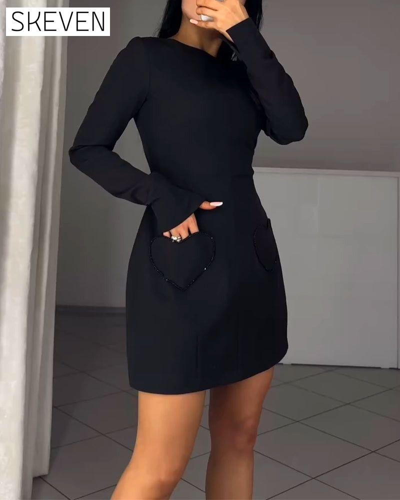 Robe élégante à manches longues cintrée à la taille
