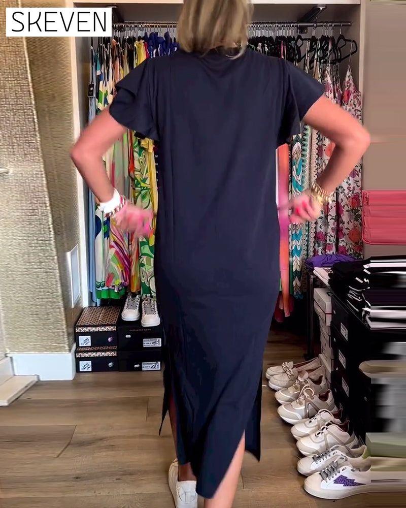 Lässiges Kleid mit Buchstabenprint, Rüschenärmeln und Schlitz