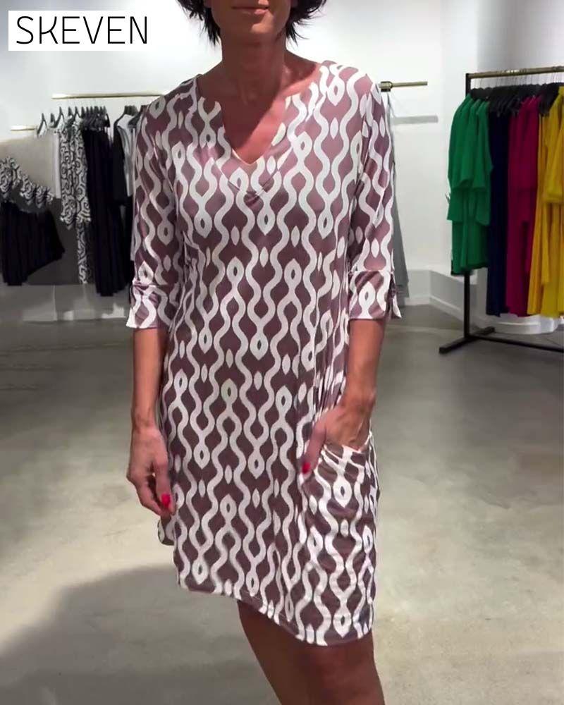 Bedrucktes Kleid mit Stehkragen, mittellang