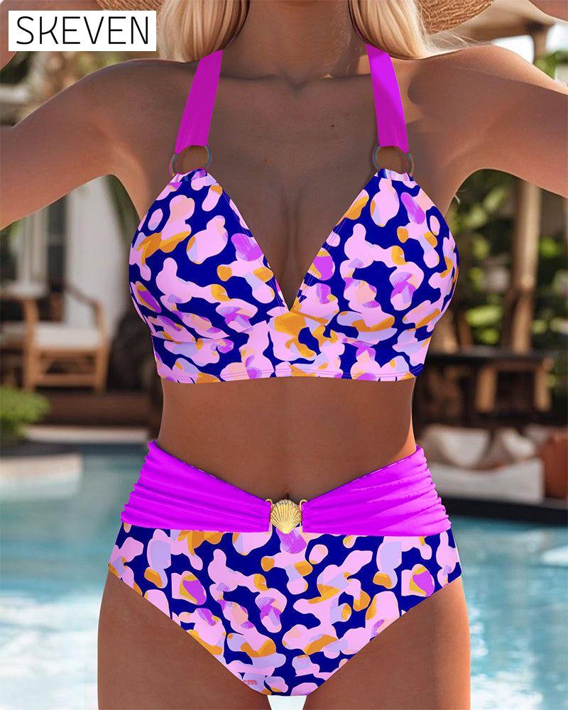Zweiteiliger Bikini im lässigen Urlaubsstil