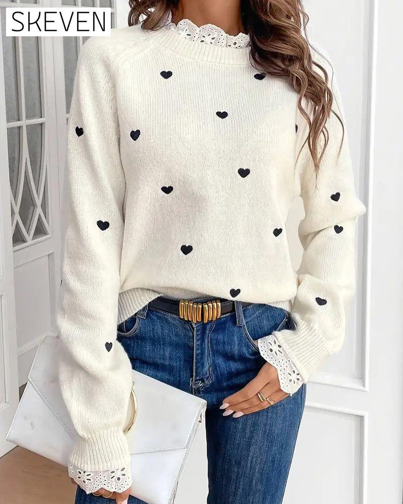Lässiger Pullover mit Herzmotiv