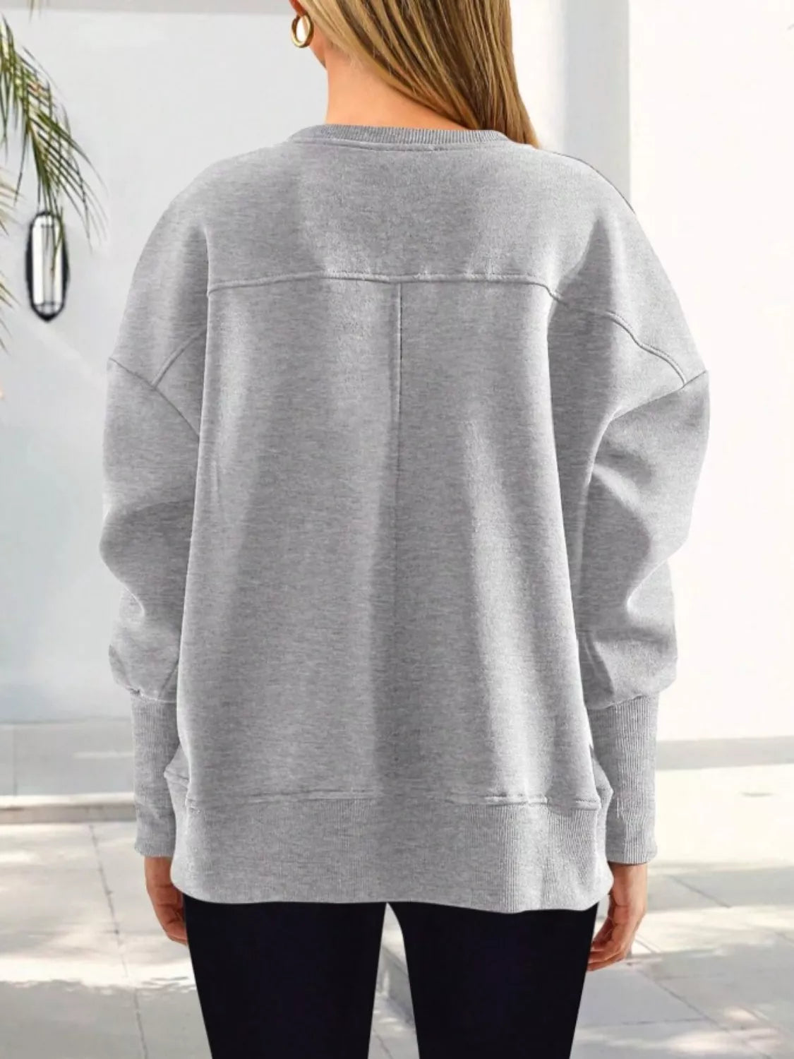 Lässiges Sweatshirt mit Seitenschlitz