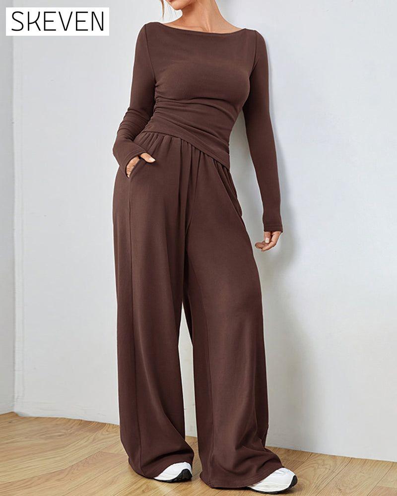 Zweiteiliges Set – einfarbiges Oberteil und weite Hose