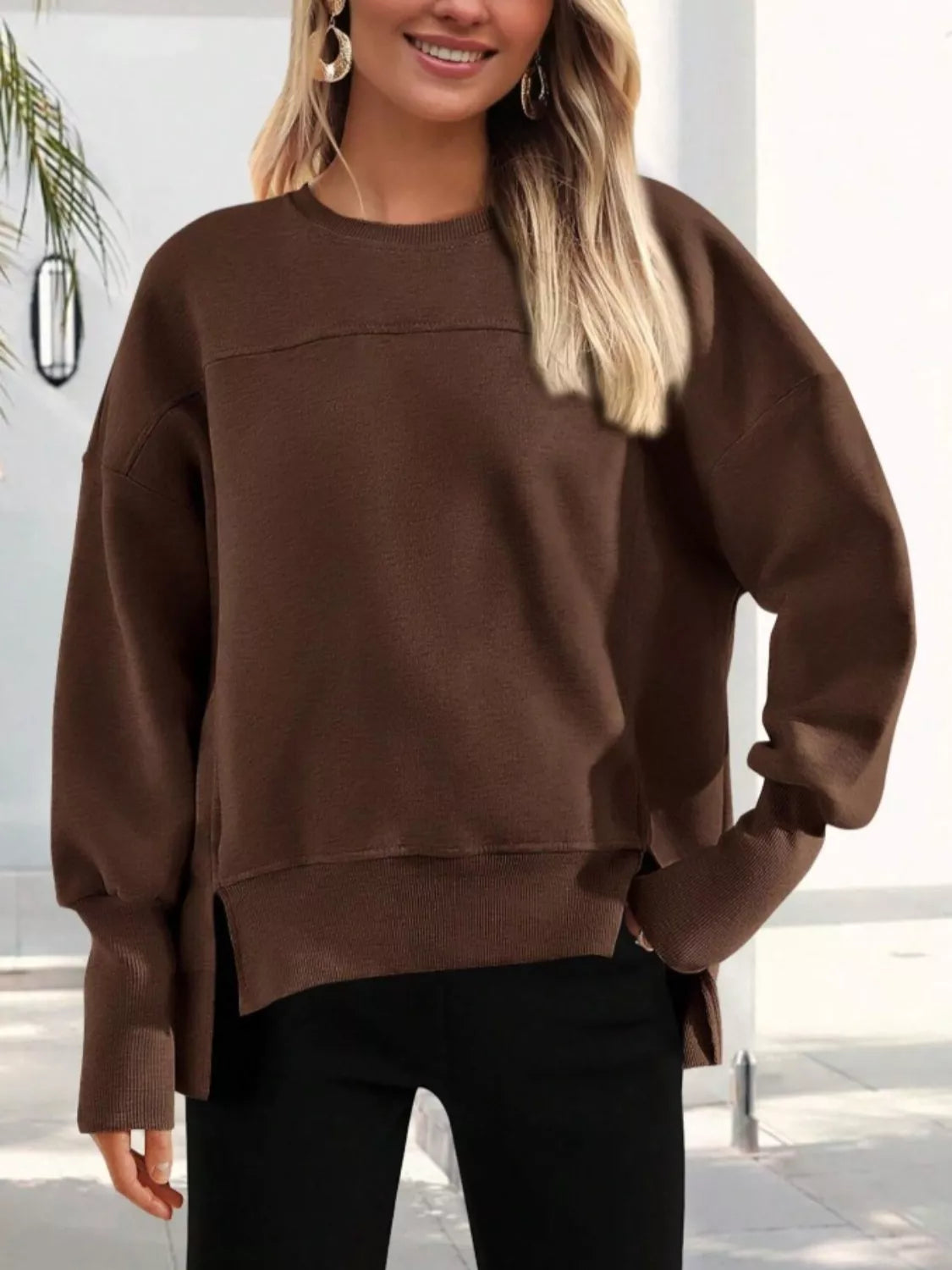 Lässiges Sweatshirt mit Seitenschlitz