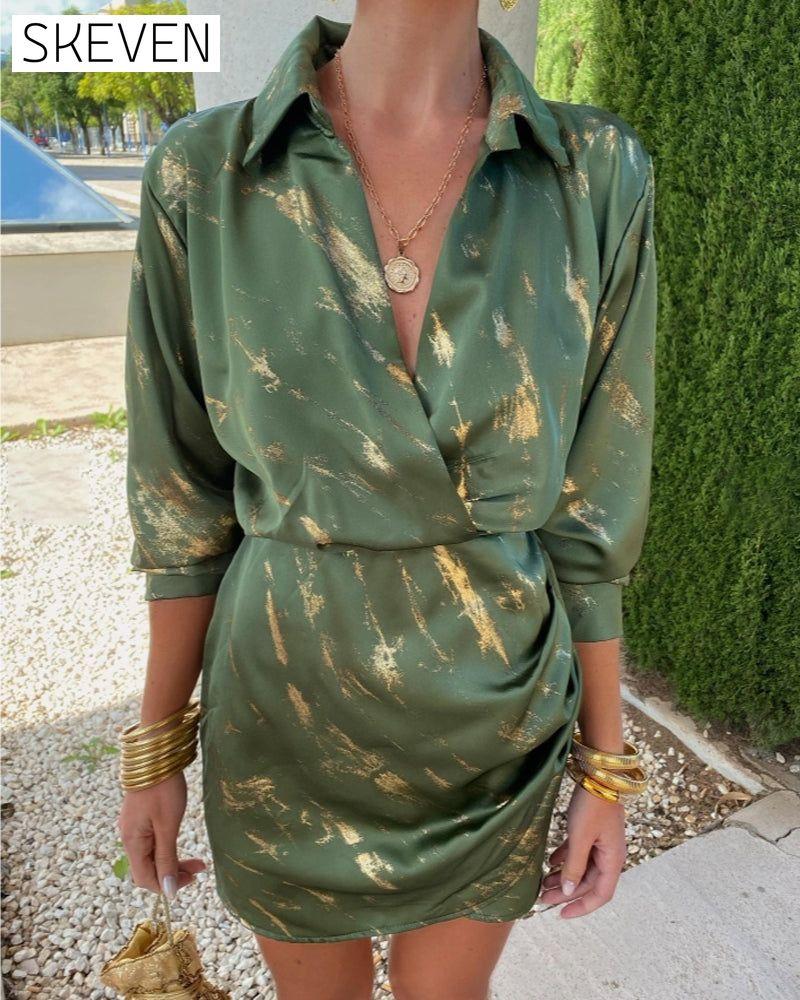 Elegantes kurzes Kleid mit Revers