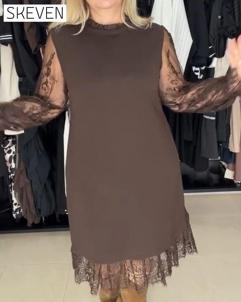 Stilvolles Langarmkleid mit Spitzenbesatz