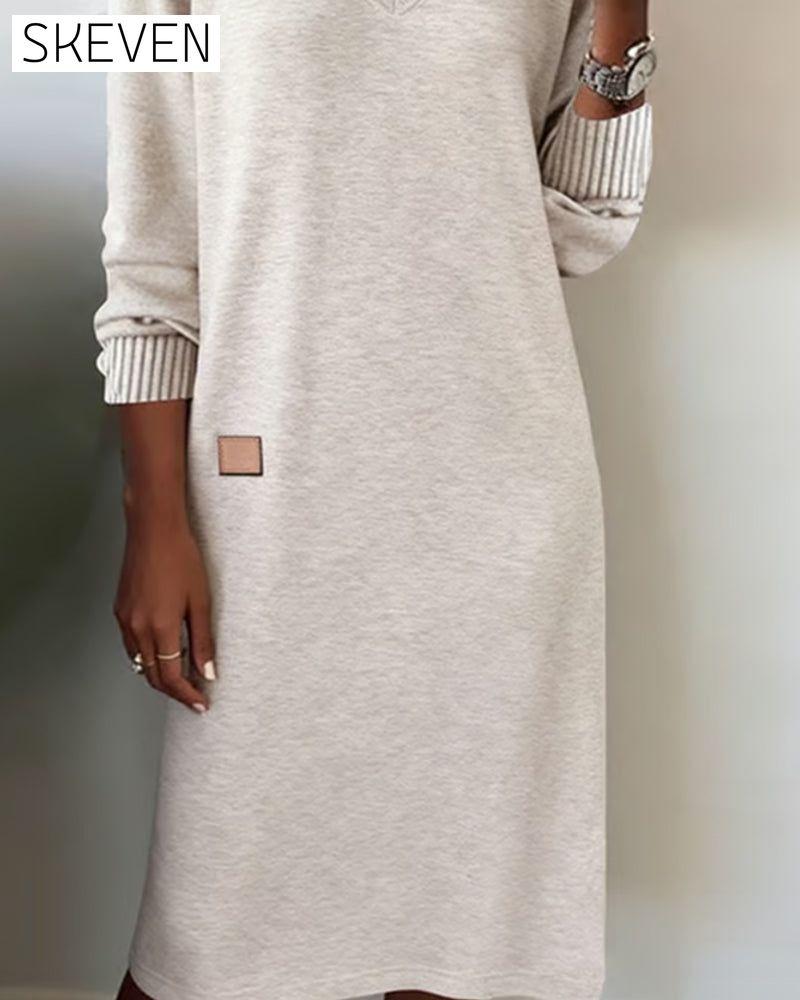 Stilvolles Strickkleid mit V-Ausschnitt