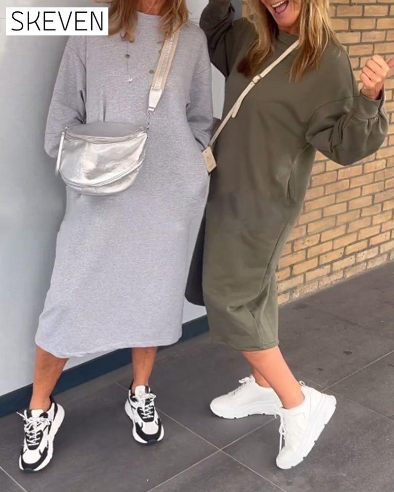 Schlichtes Kleid mit Rundhalsausschnitt und Tasche