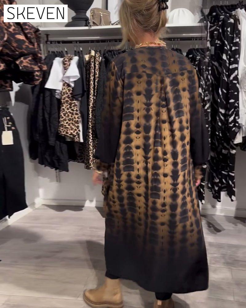 Langärmeliges Kleid mit V-Ausschnitt und Farbverlauf