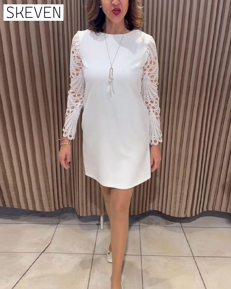 Kleid mit langen Ärmeln und Rundhalsausschnitt, verziert mit Spitze