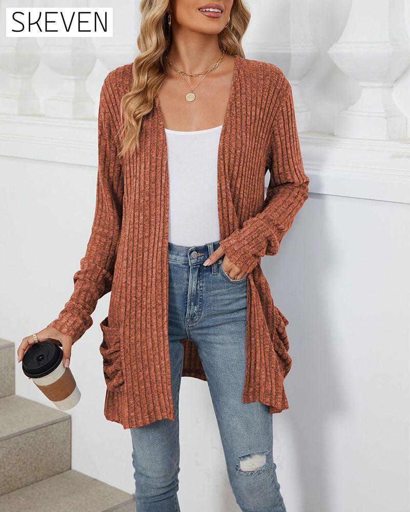 Lässige, einfarbige Strickjacke mit langen Ärmeln und Taschen