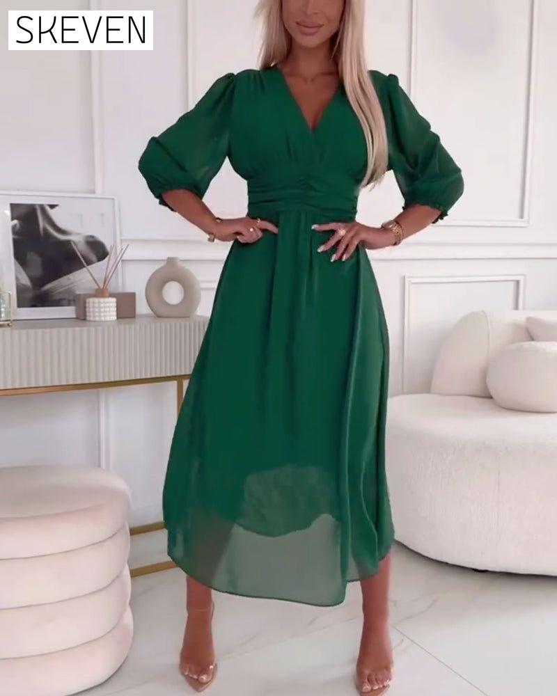 Taillenkleid in Unifarbe mit V-Ausschnitt