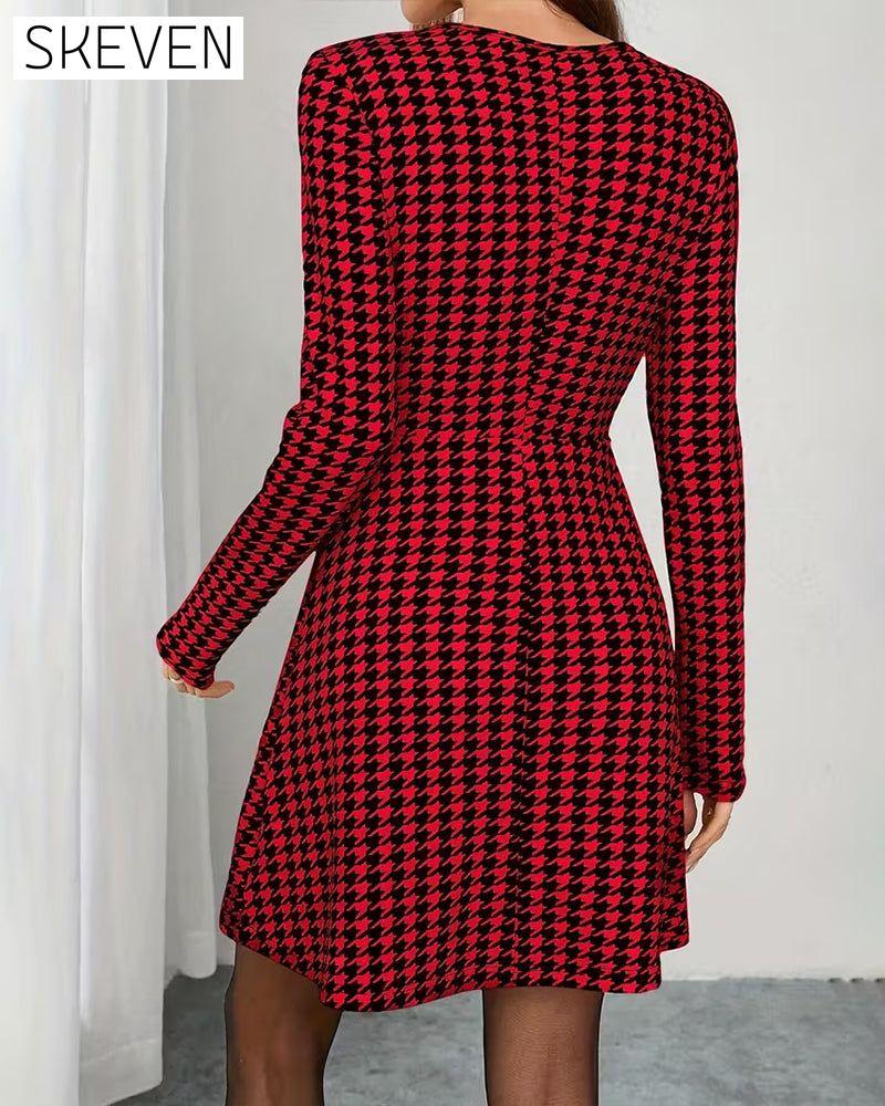 Kleid mit langen Ärmeln und Hahnentrittmuster