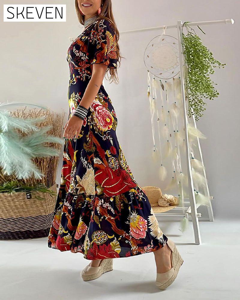 Elegantes, bedrucktes Kurzarmkleid mit V-Ausschnitt