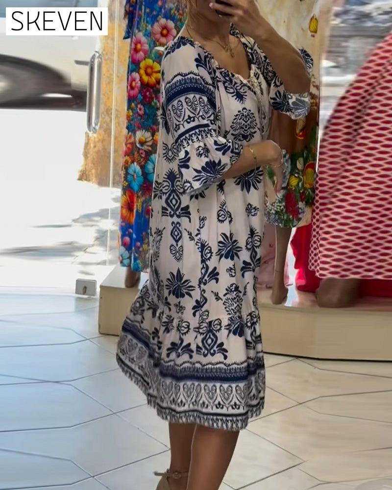 Kurzarmkleid mit Rundhalsausschnitt, bedruckt, Trompetenform, kurz geschnitten