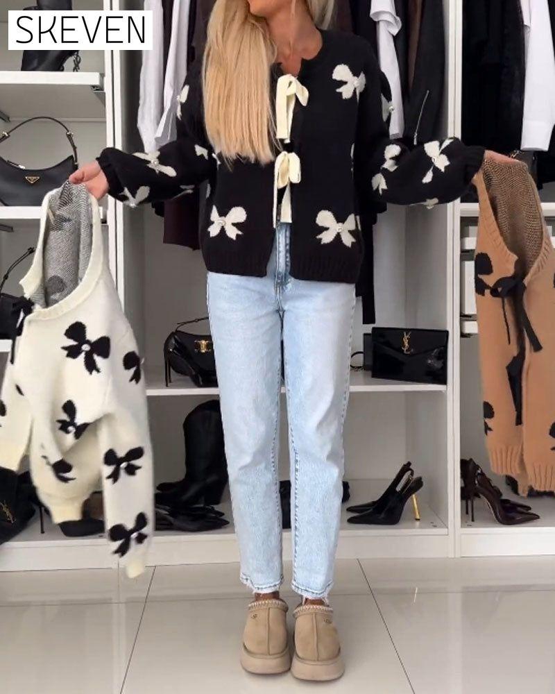 Strickjacke mit Schleifen- und Perlenbesatz zum Schnüren