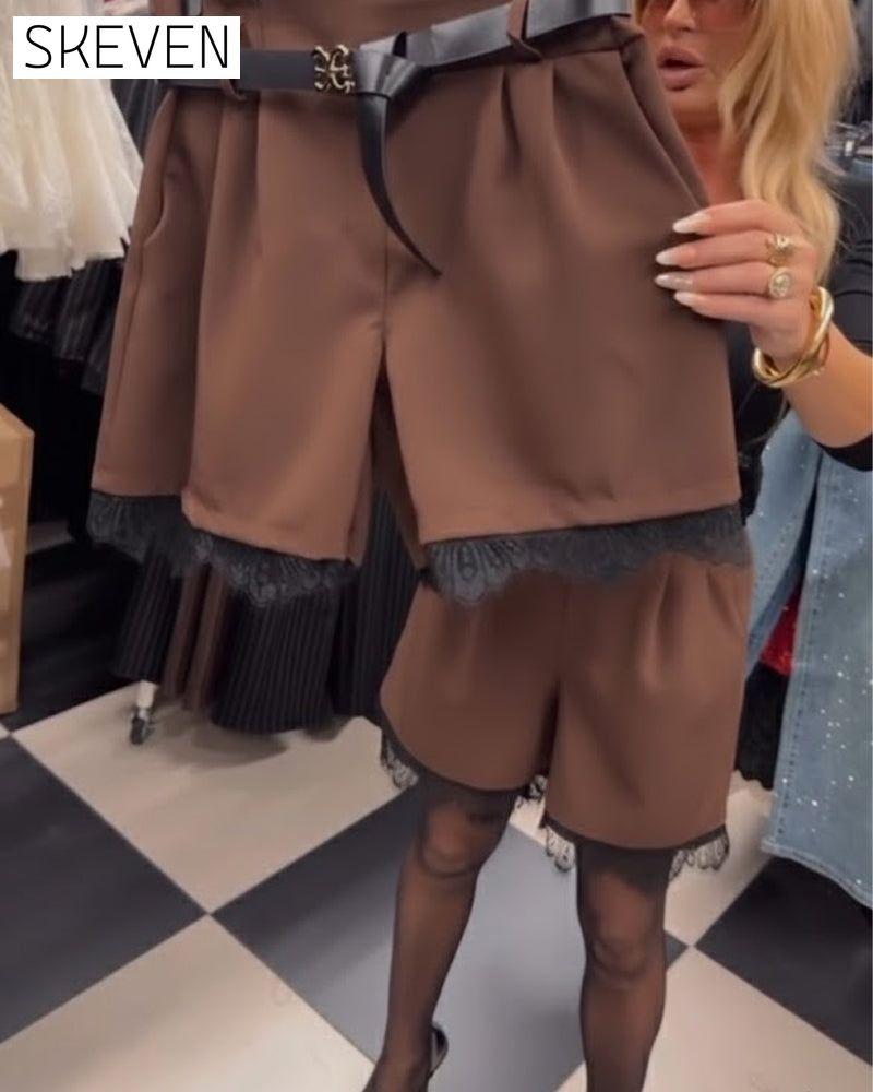 Short élégant à bordure en dentelle