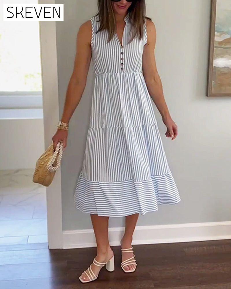 Ärmelloses Kleid mit Nadelstreifenmuster und Knöpfen
