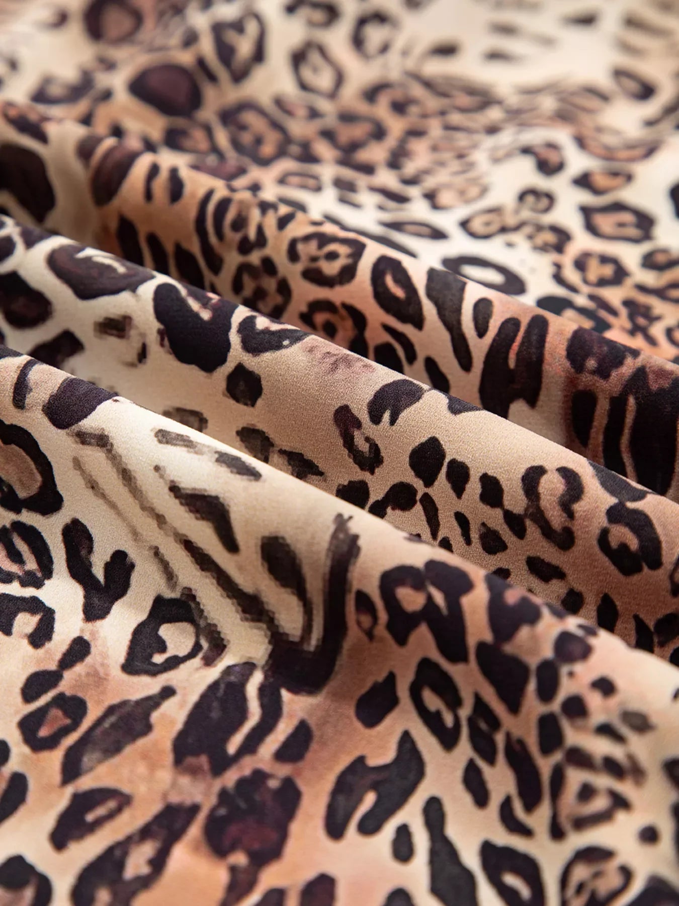 Leopardenmuster, Rüschendetails, lange Ärmel, lockeres Minikleid