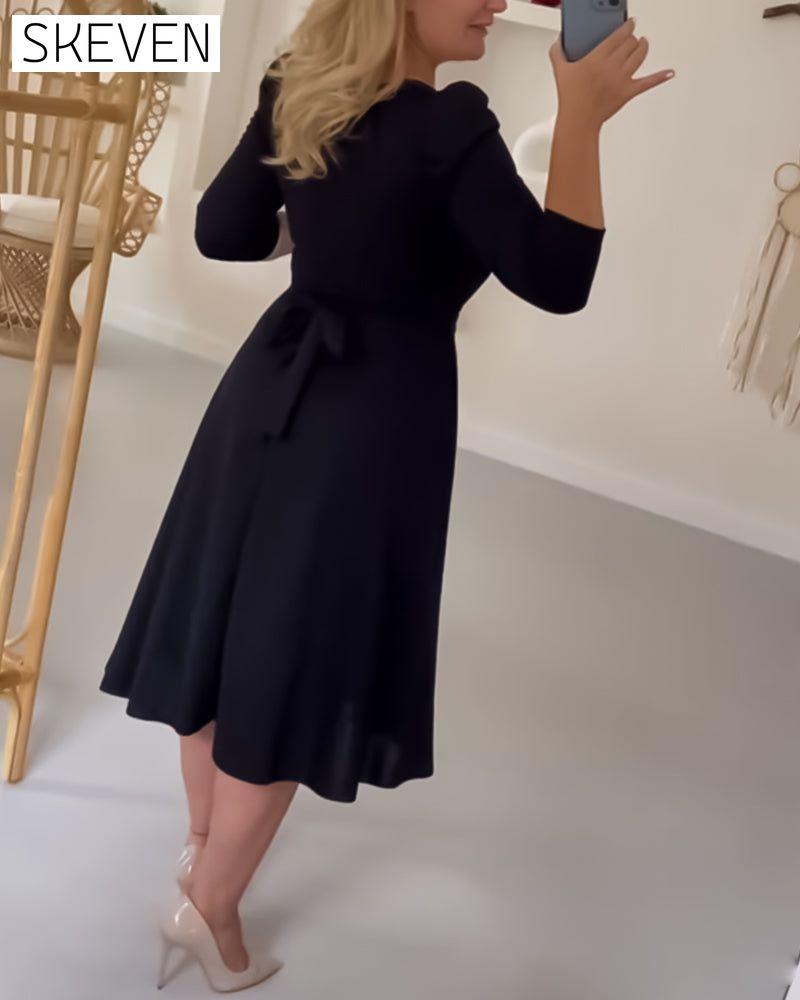 einfarbiges Taillenkleid