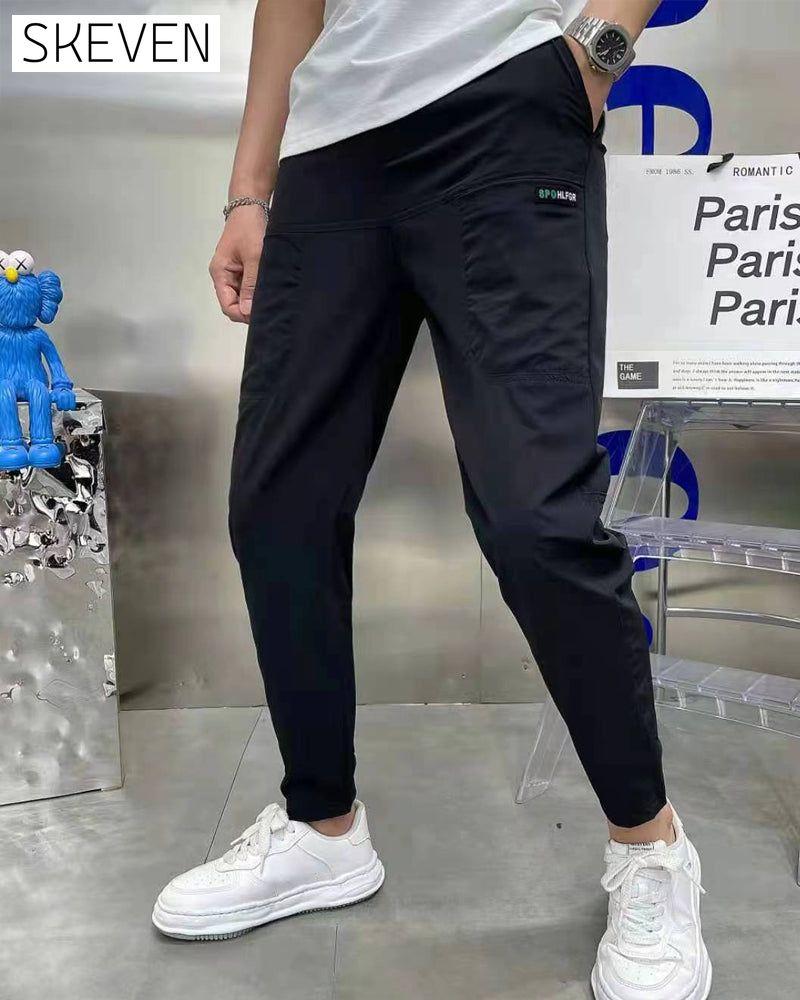 Herren-Cargohose mit hohem Stretchanteil, mehreren Taschen und schmaler Passform