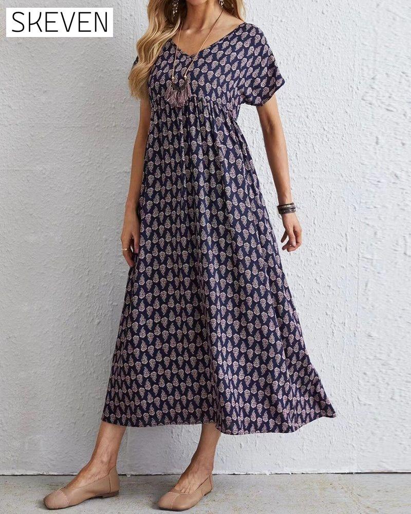 Langes Kleid mit V-Ausschnitt und kurzen Ärmeln