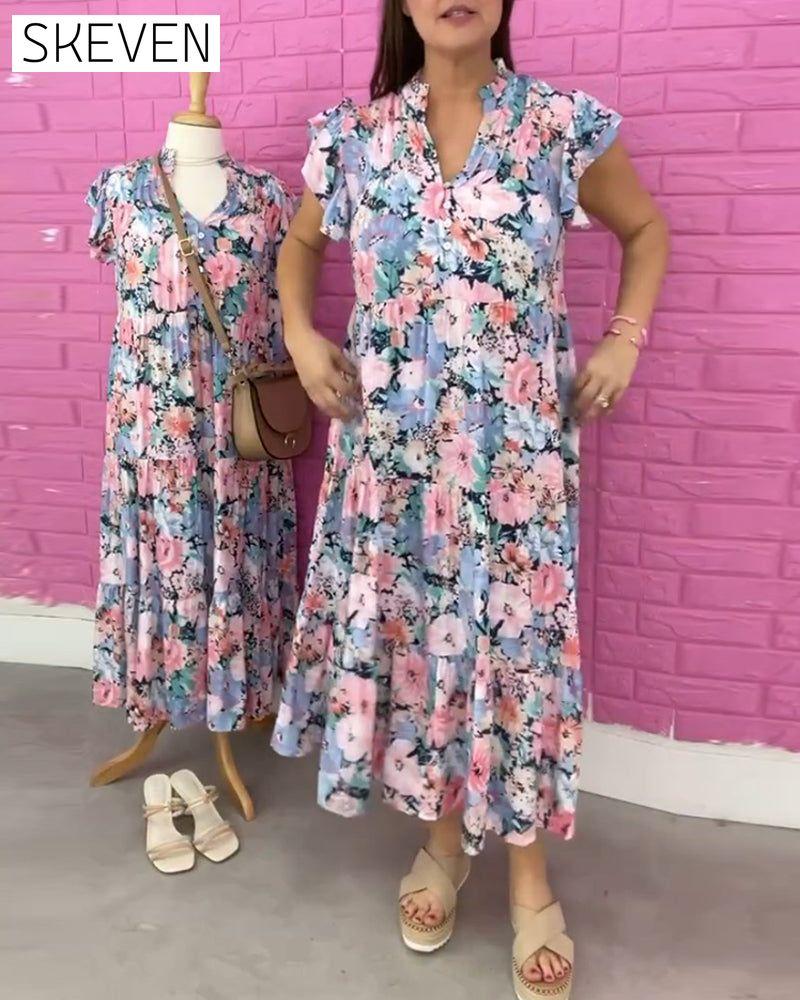 Lässiges Kurzarmkleid mit Blumenmuster und V-Ausschnitt