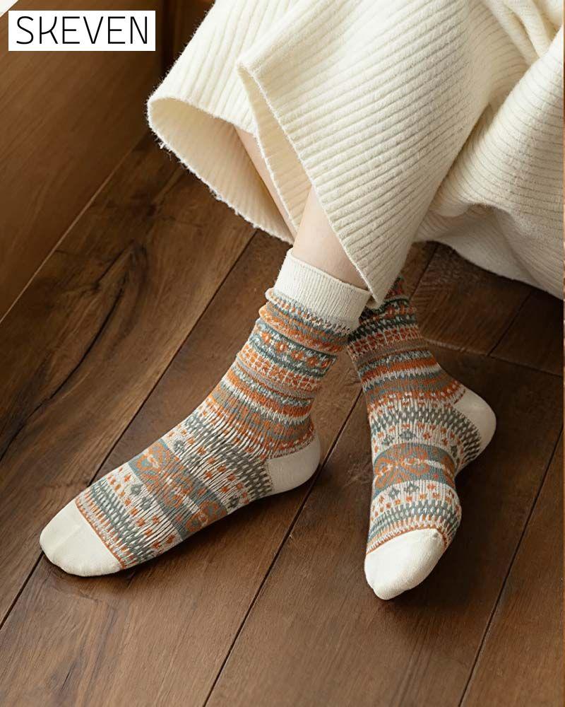 Socken im Retro-Ethno-Stil