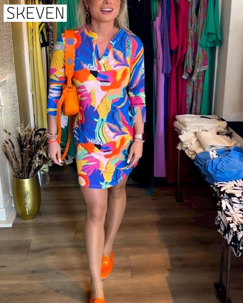 Robe imprimée colorée à col en V