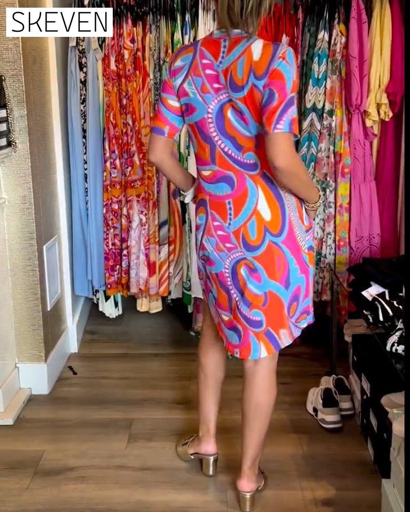 Robe à poches imprimées colorées et col en V