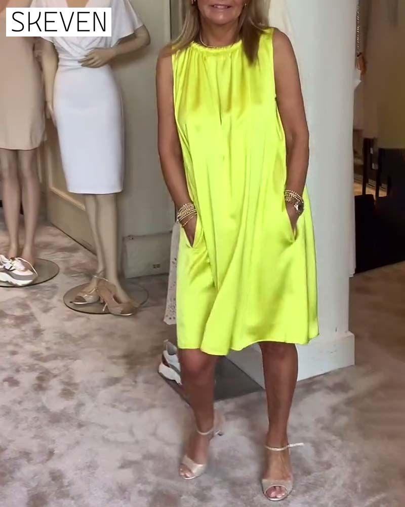 Ärmelloses, plissiertes, einfarbiges Damenkleid