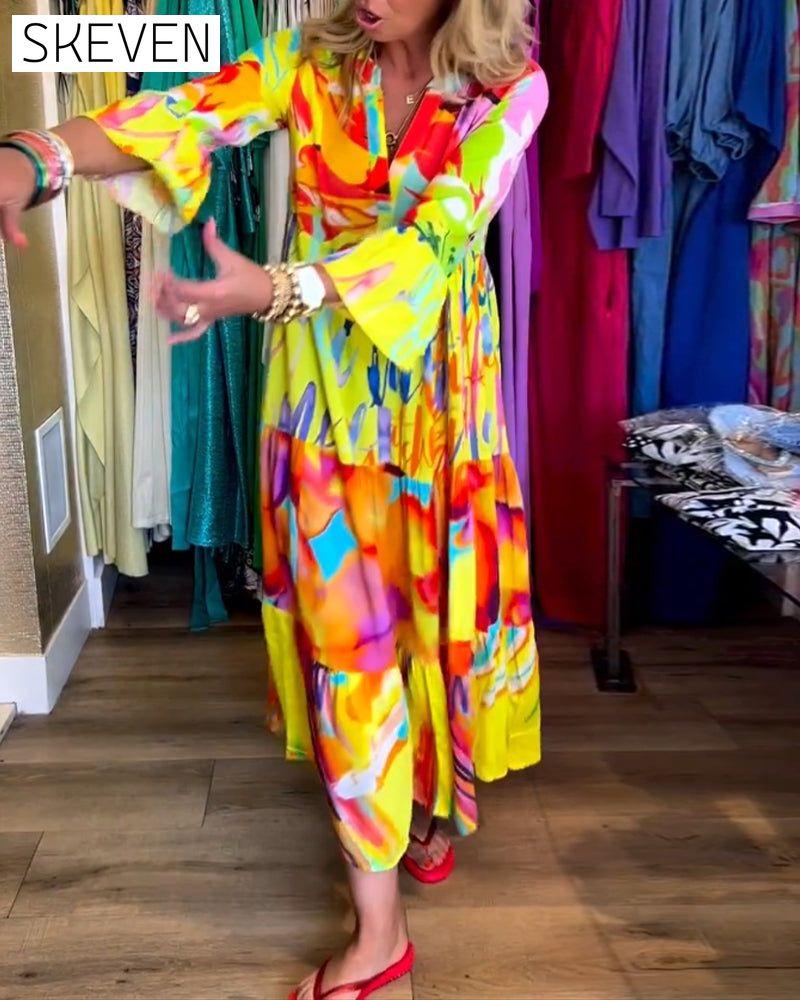 Bedrucktes Kleid mit ausgestellten Ärmeln