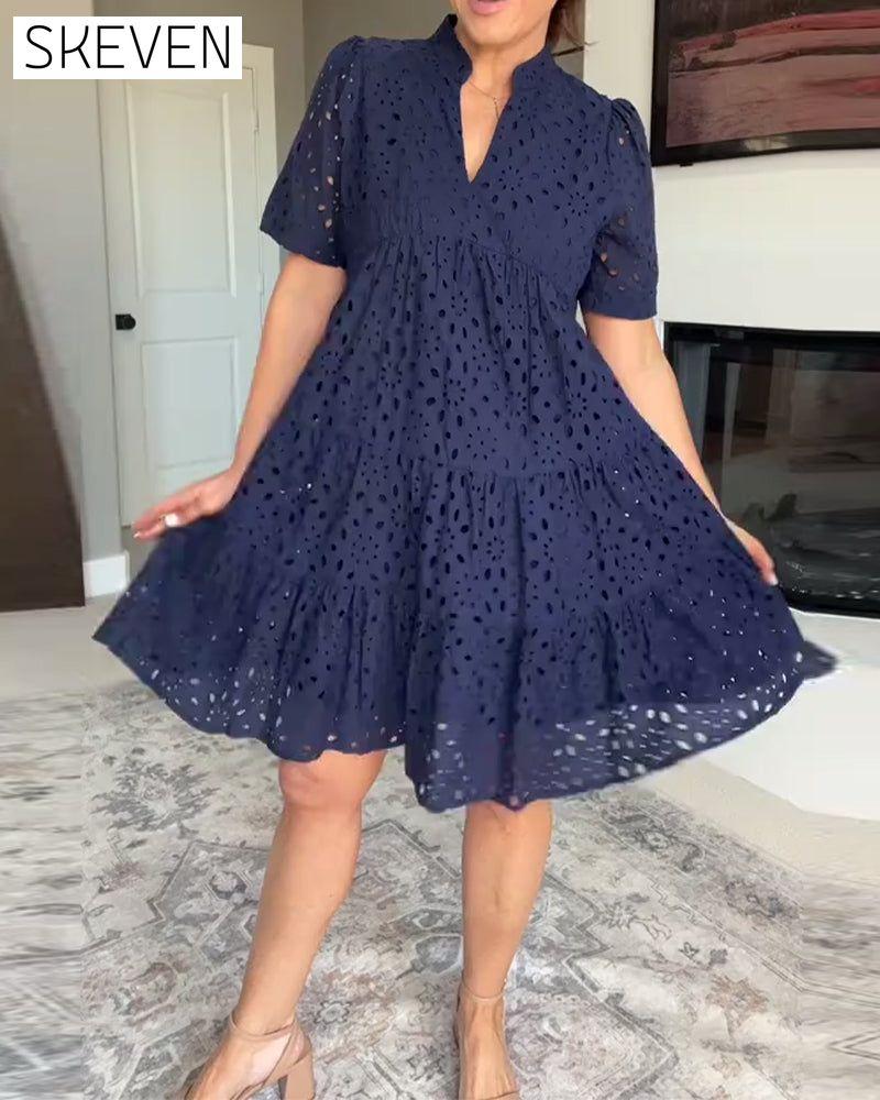 Robe trapèze à col montant et décolleté ajouré