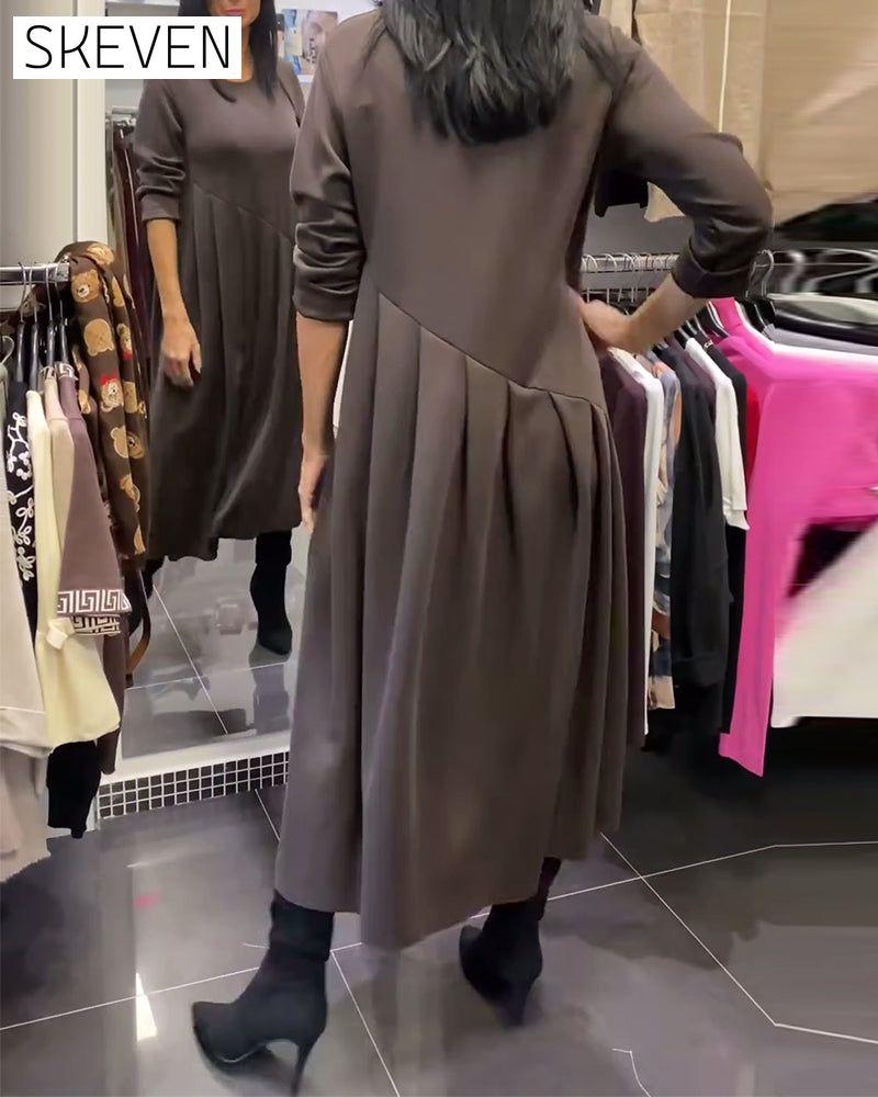Lässiges einfarbiges Kleid mit Rundhalsausschnitt