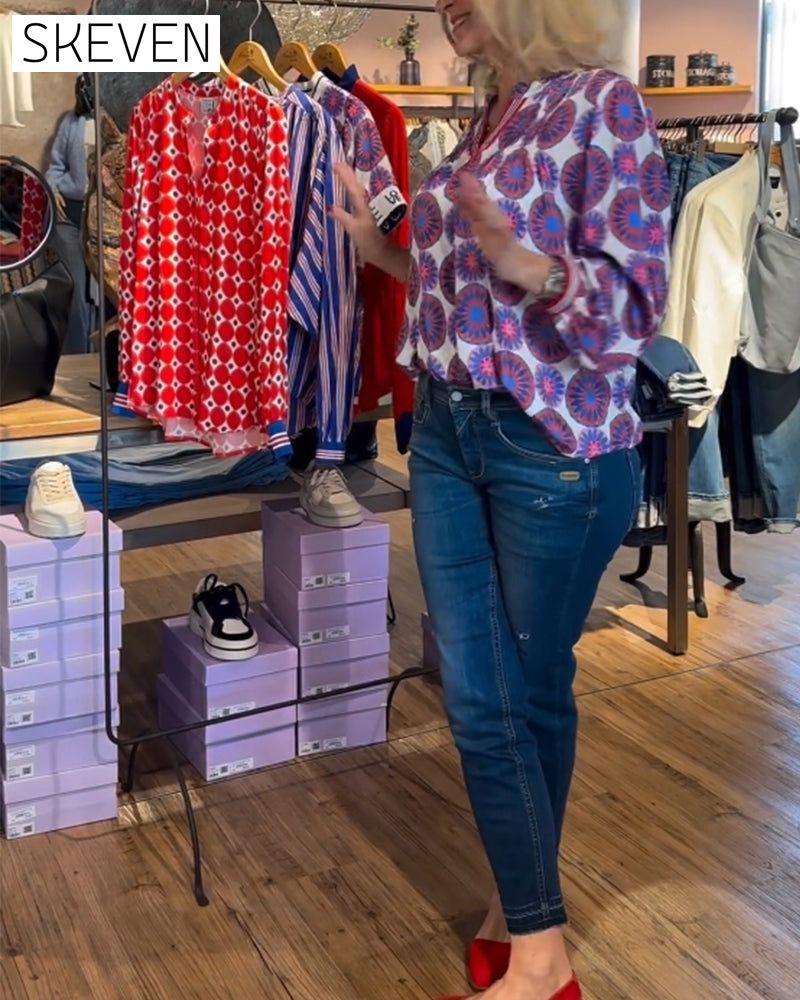 Elegant v-neck blouse with geometric print