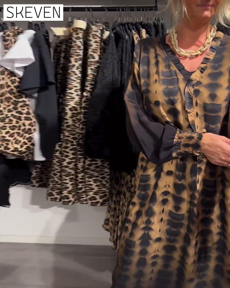 Langärmeliges Kleid mit V-Ausschnitt und Farbverlauf