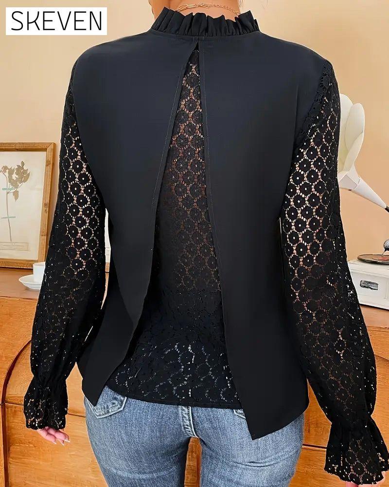 Bluse mit V-Ausschnitt und langen Ärmeln aus Spitze