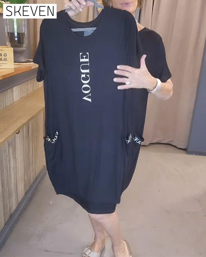 Lässiges, kurzärmeliges Kleid mit lockerem Buchstabenprint