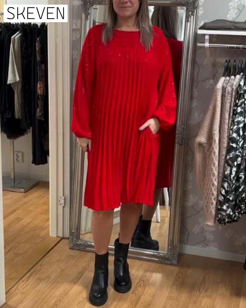 Locker geschnittenes Kleid mit Puffärmeln und Raffungen