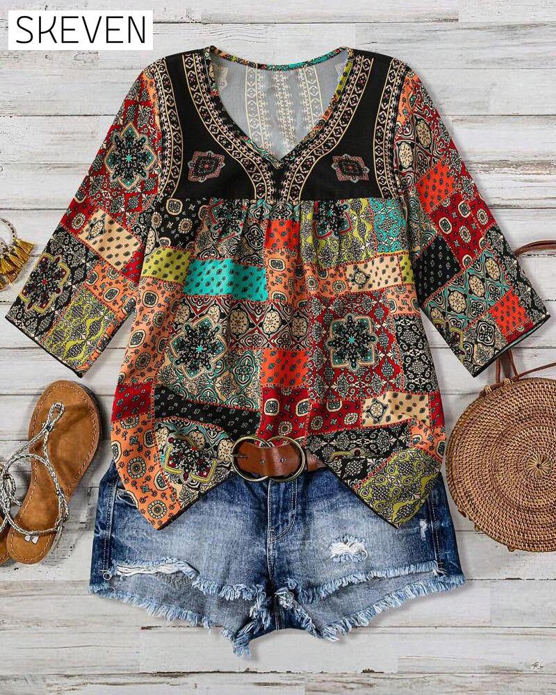 T-Shirt mit Blumenmuster und V-Ausschnitt