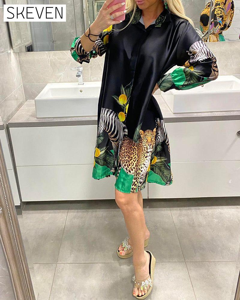 Locker geschnittenes Kleid mit Tigerprint