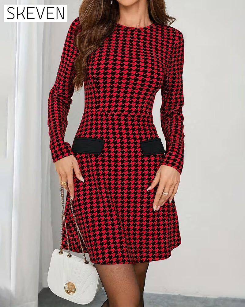 Kleid mit langen Ärmeln und Hahnentrittmuster