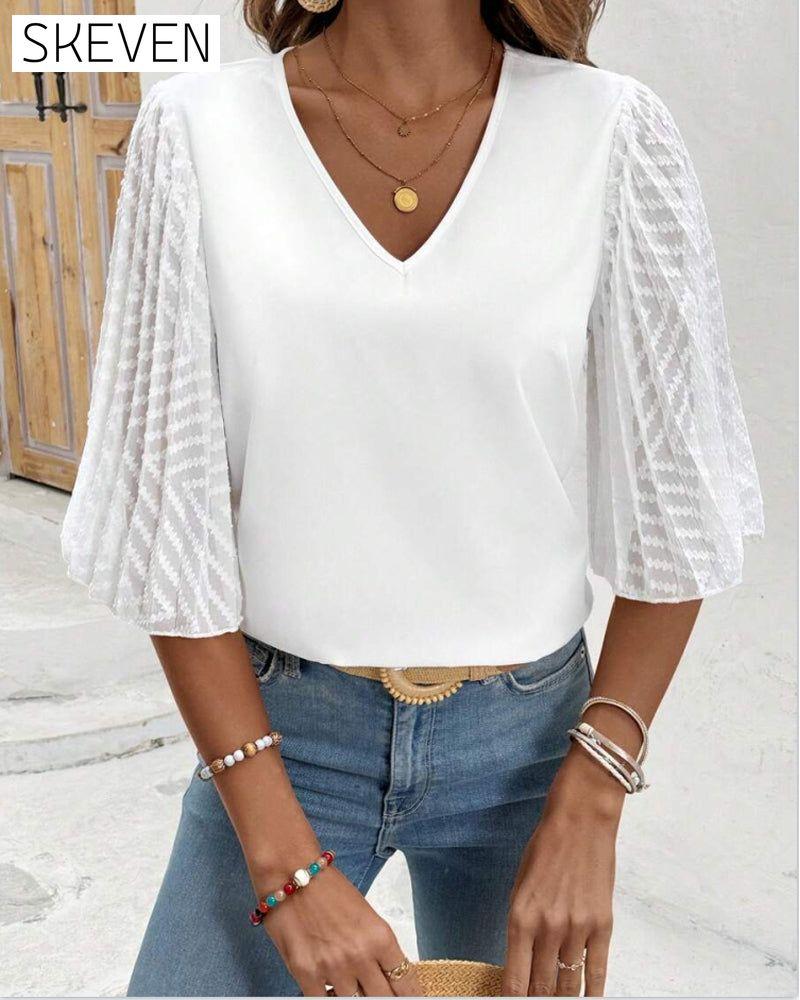 Locker geschnittene Bluse mit V-Ausschnitt in Unifarbe