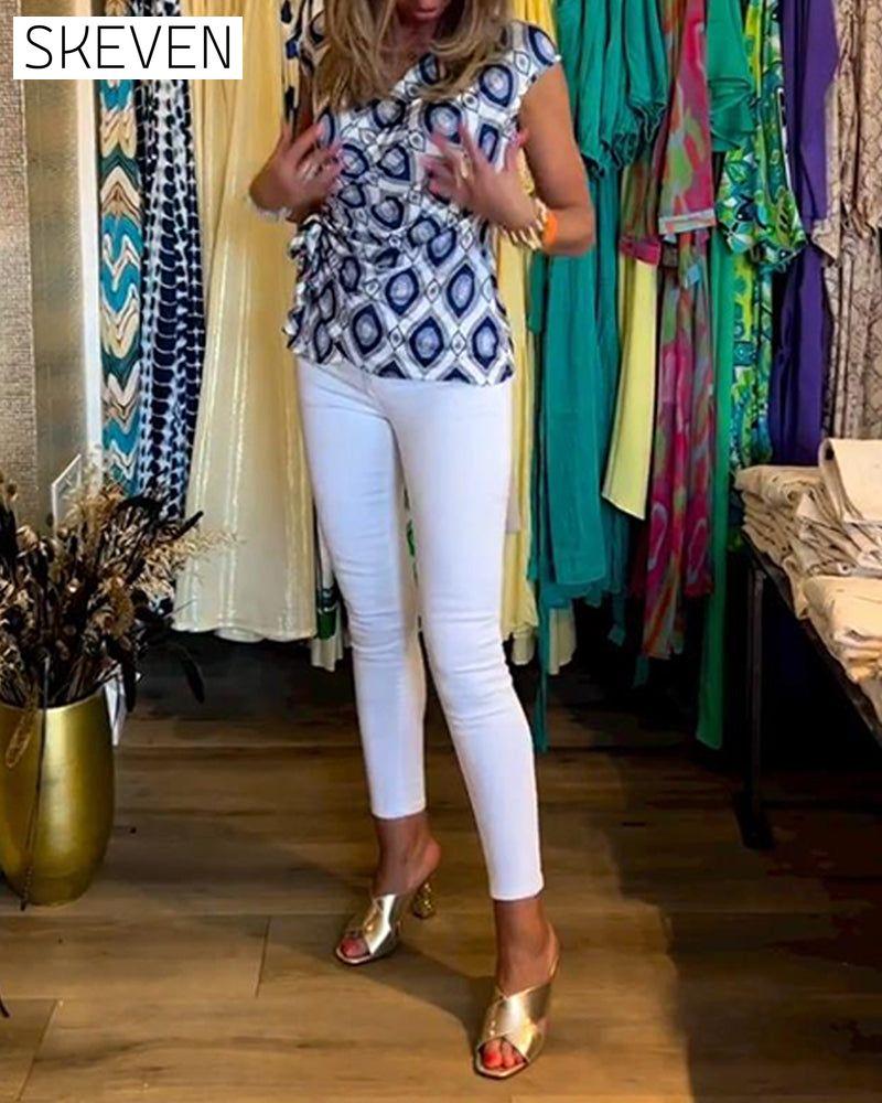 Printed lace-up sleeveless elegant top