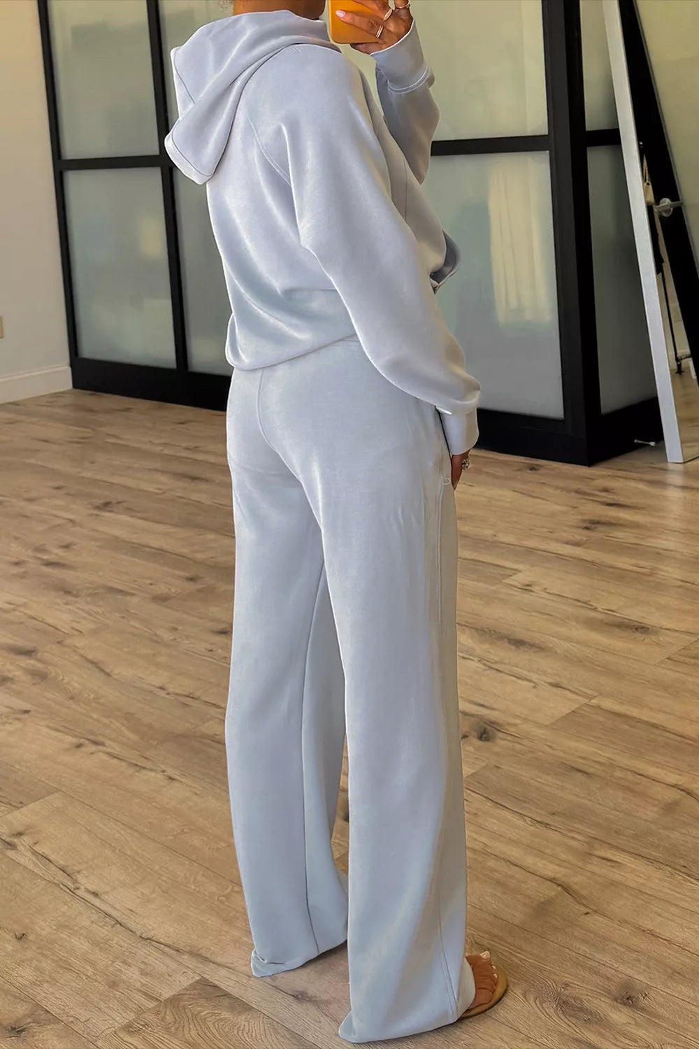 Hoodie und Hose (2-teiliges Outfit) mit halbem Reißverschluss und Daumenlöchern an den Ärmeln